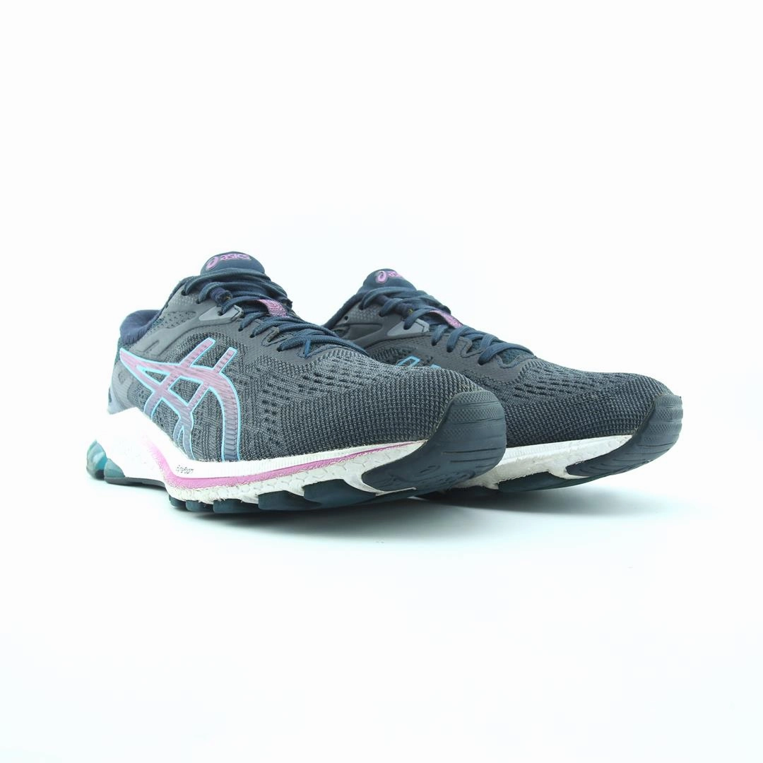 ASICS GT-1000 10 performance running shoe photos