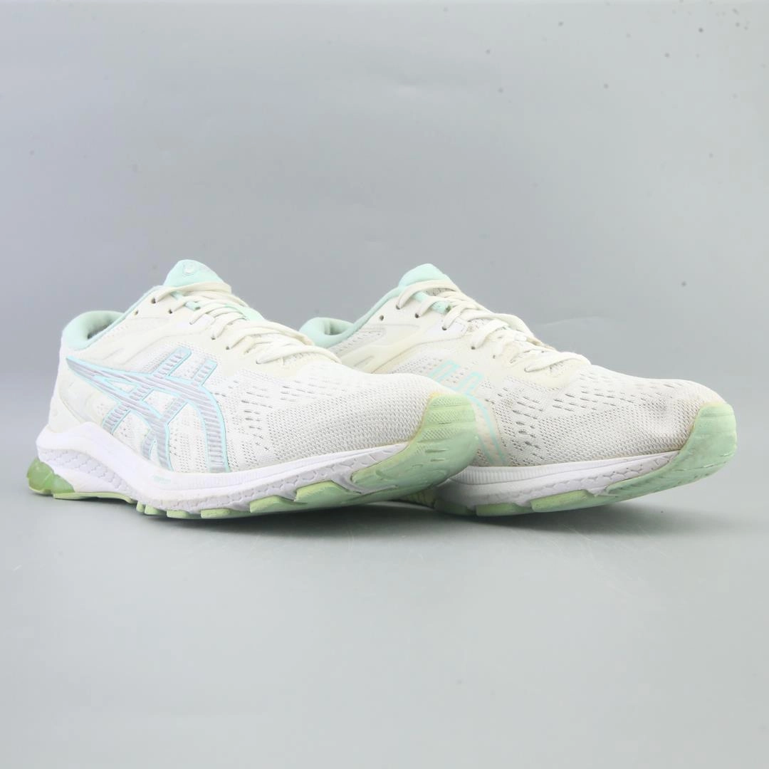 ASICS GT 1000 10 sporty Asics footwear images