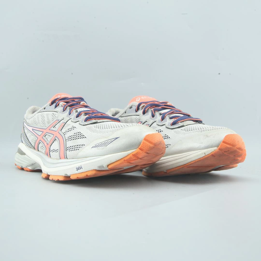 ASICS GT-1000 5 trainer shoe design snapshots