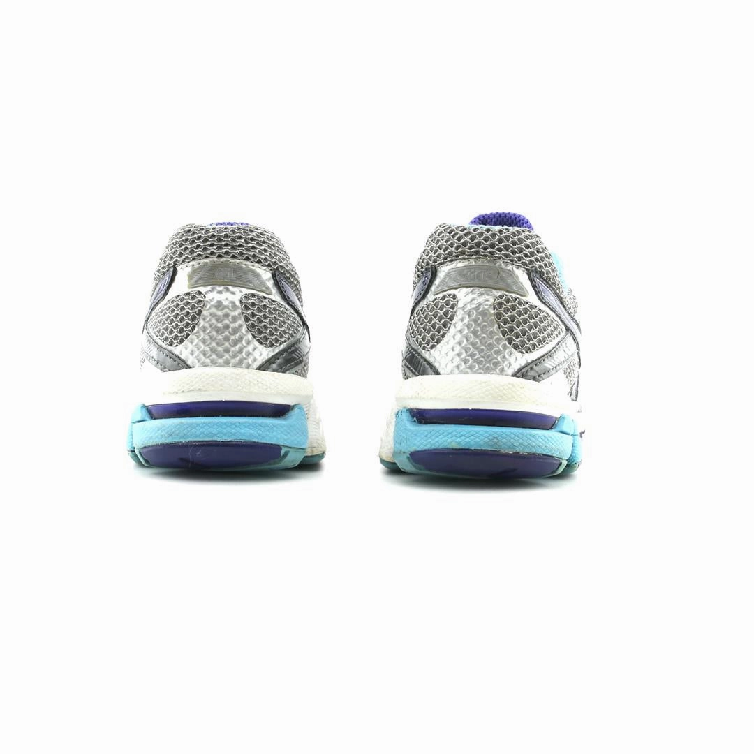 ASICS GT-1000 lightweight athletic shoe visuals