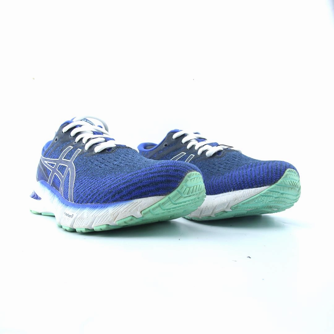 ASICS GT 2000 10 lightweight athletic shoe visuals