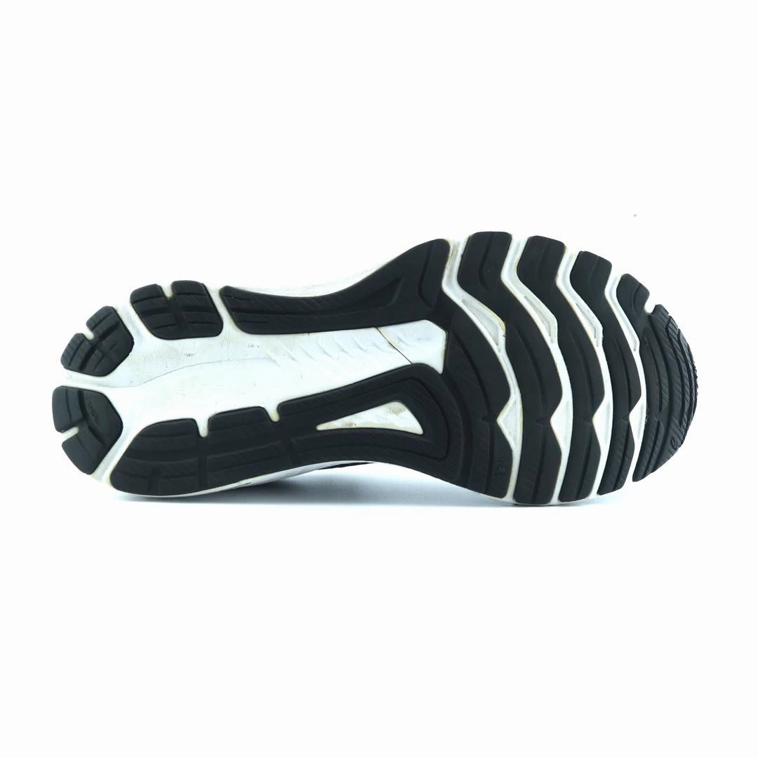 ASICS GT 2000 10 lightweight athletic shoe visuals