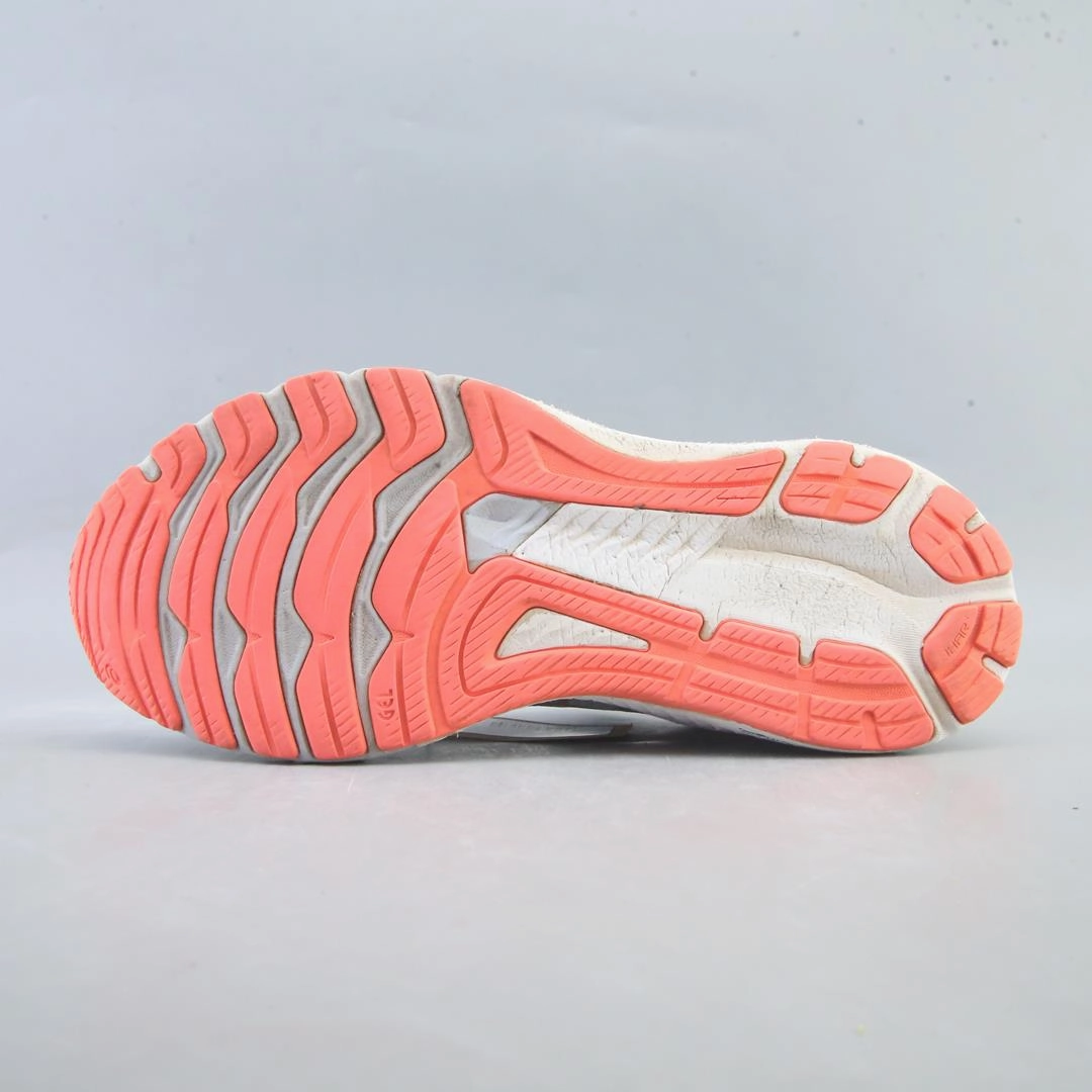 ASICS GT-2000 10 lightweight athletic shoe visuals