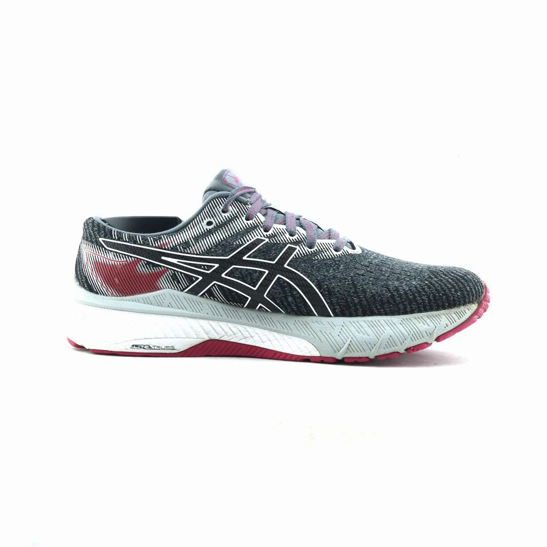 ASICS GT-2000 10 performance running shoe photos