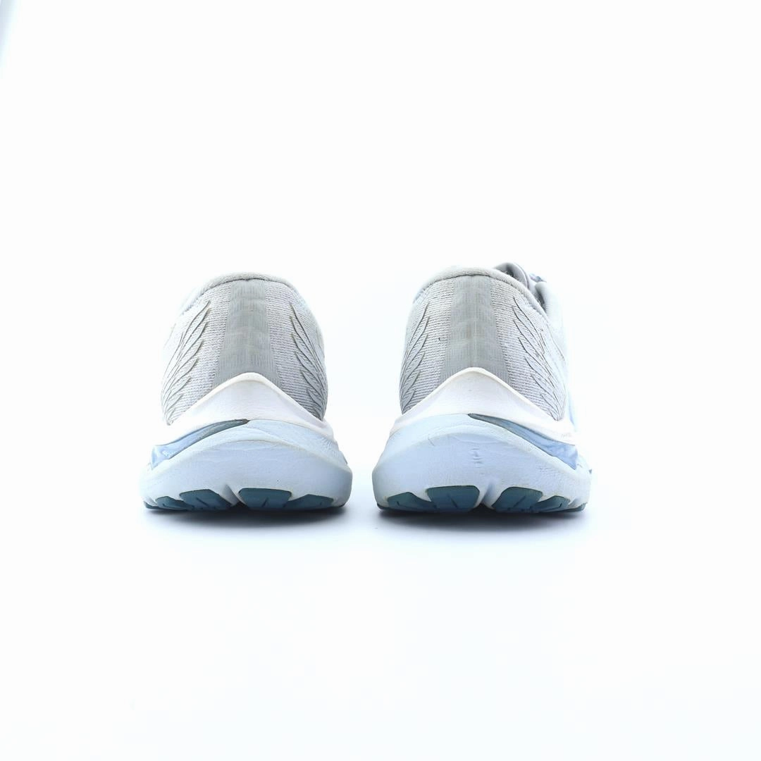 ASICS GT-2000 11 performance running shoe photos