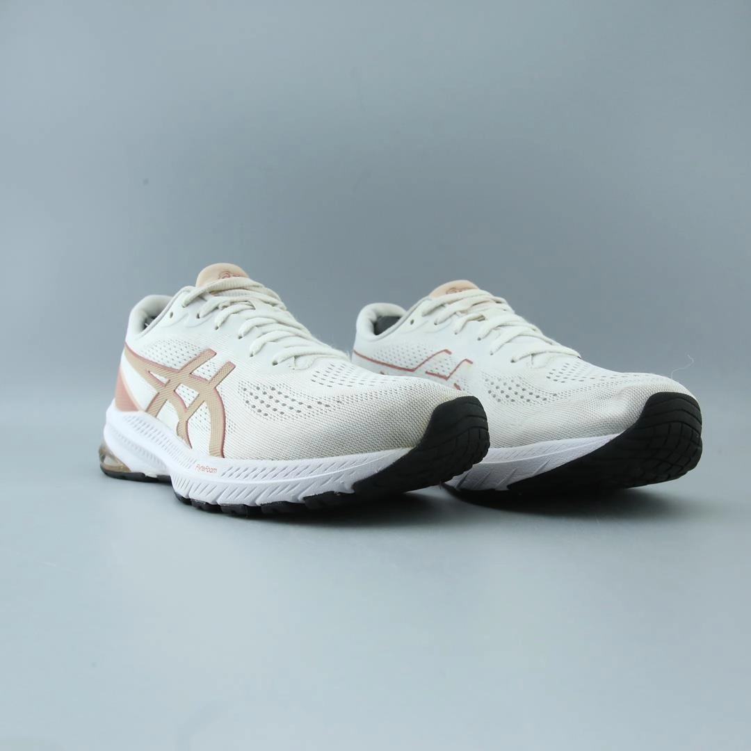ASICS GT 2000 12 performance running shoe photos