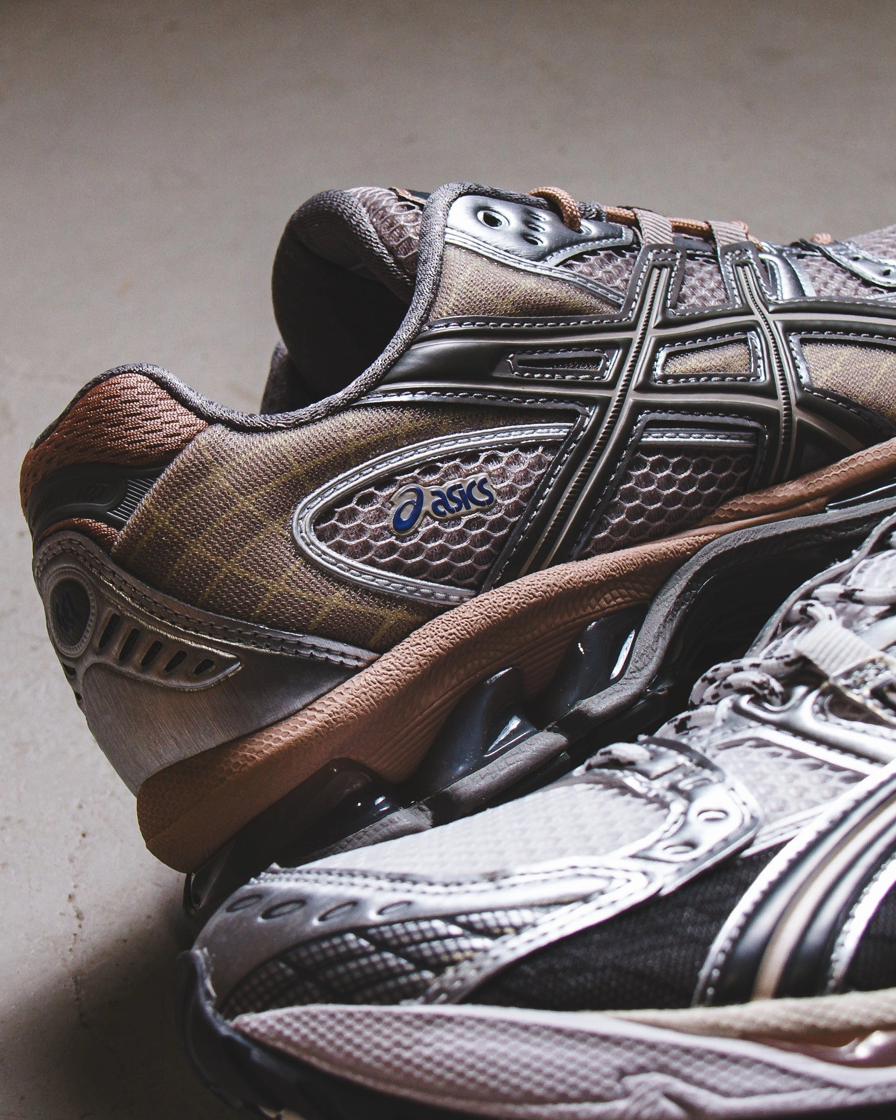 Asics Men Gel-Nimbus 10.1 White Obsidian Grey 1203A543-104 Asics shoe style pictures