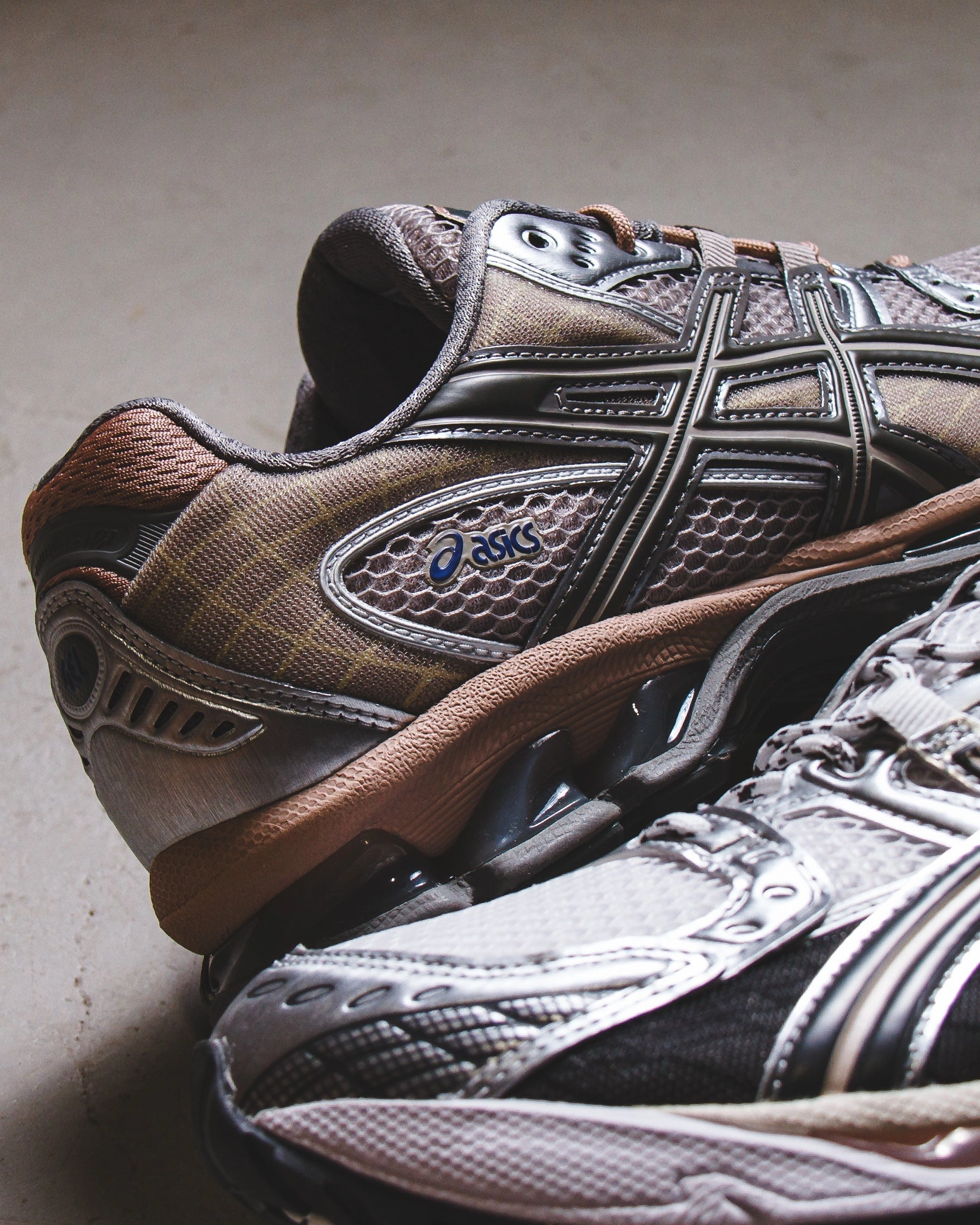 Asics Unisex Gel-Nimbus 10.1 Moonrock Truffle Grey 1203A543-250 Asics shoe style pictures