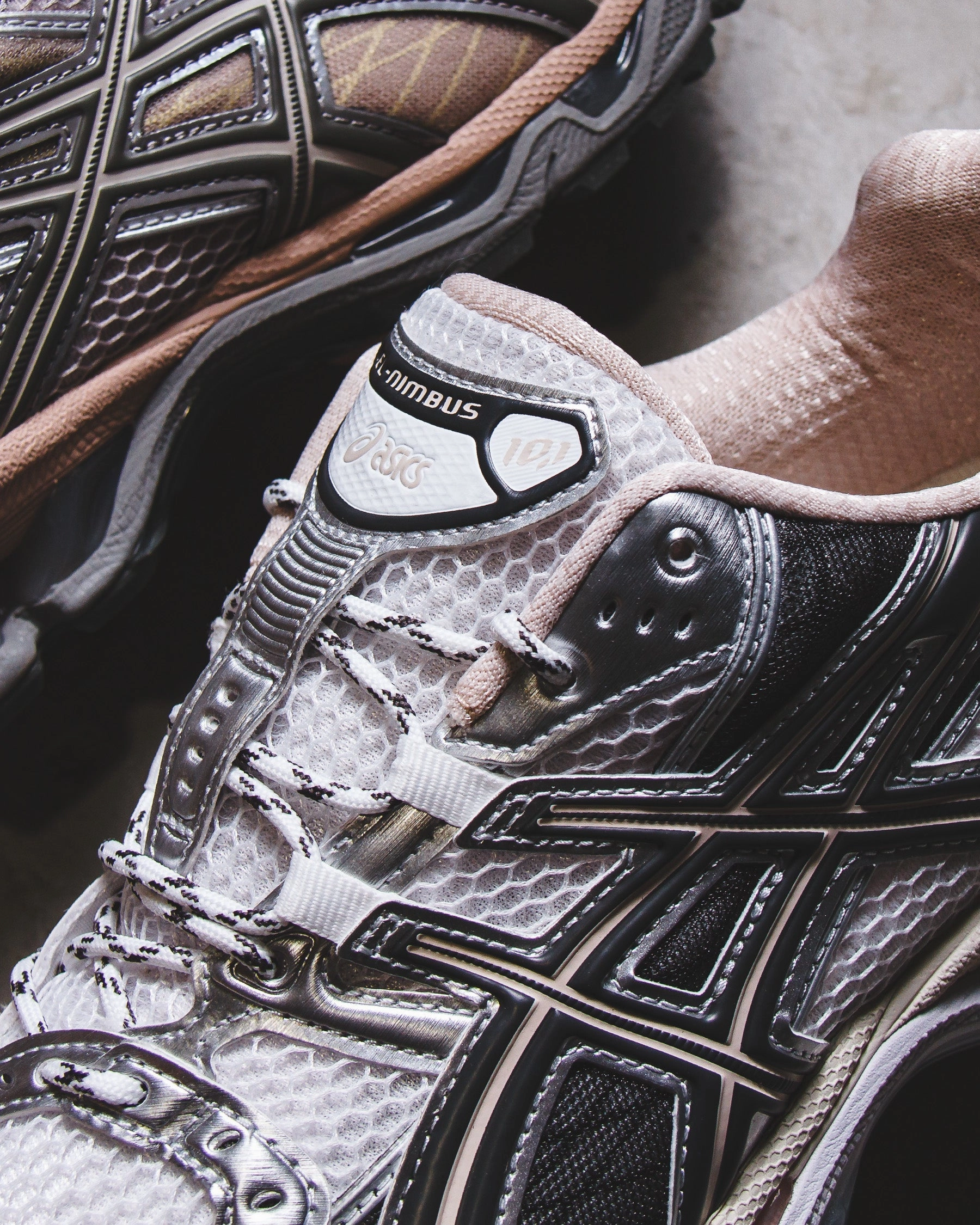 Asics Unisex Gel-Nimbus 10.1 Moonrock Truffle Grey 1203A543-250 Asics shoe style pictures