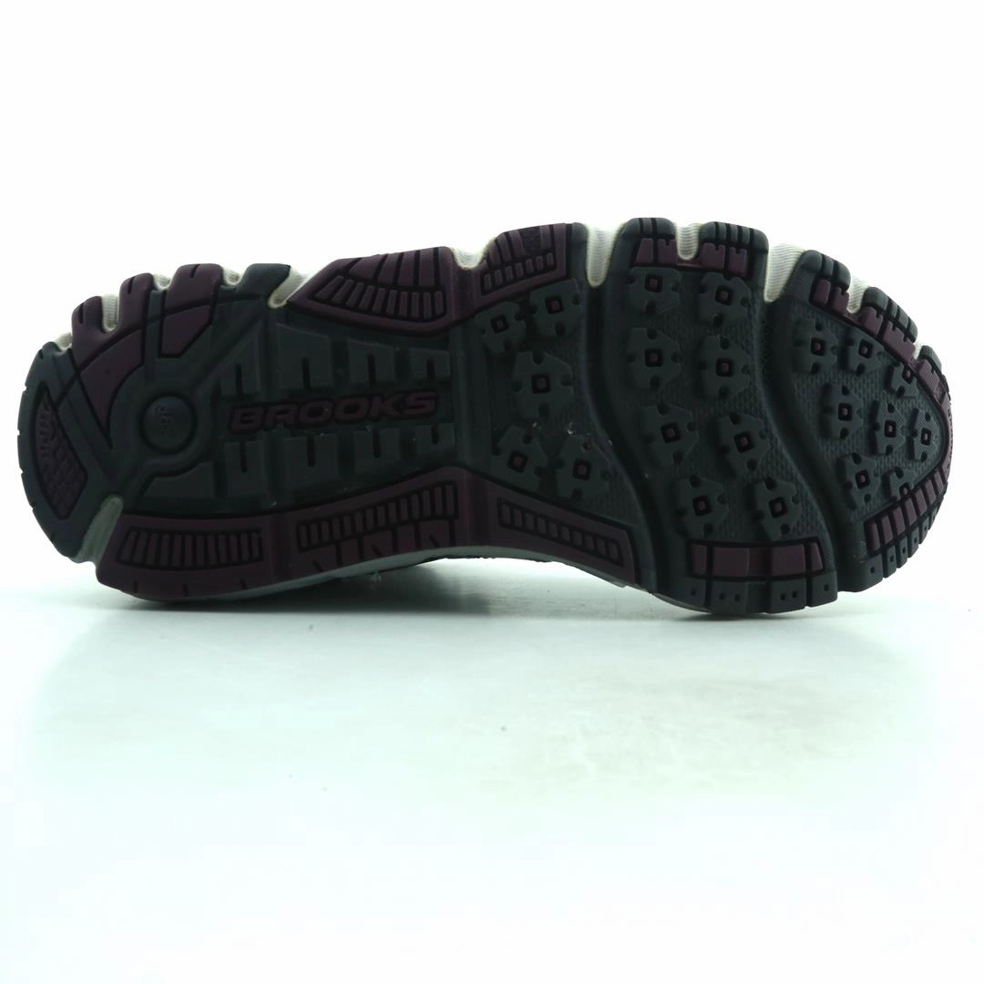 BROOKS ADDICTION 10 lightweight running shoe photos
