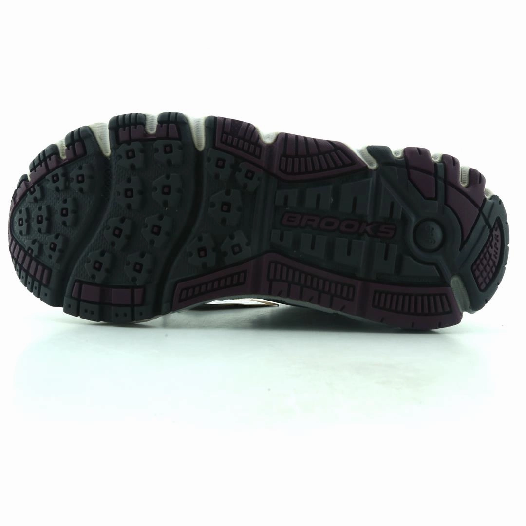 BROOKS ADDICTION 10 lightweight running shoe photos