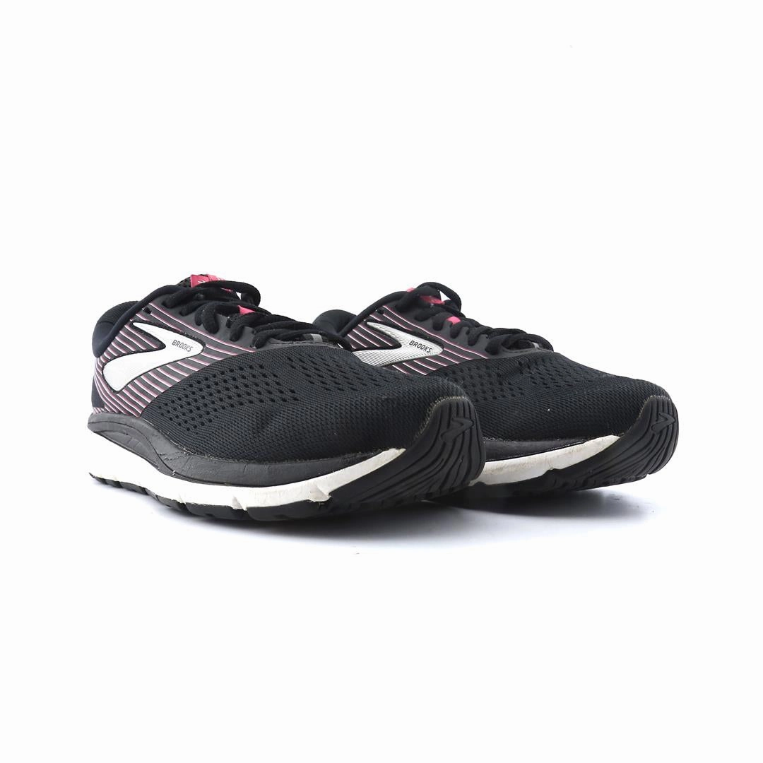 BROOKS ADDICTION 14 Brooks running shoe close-ups
