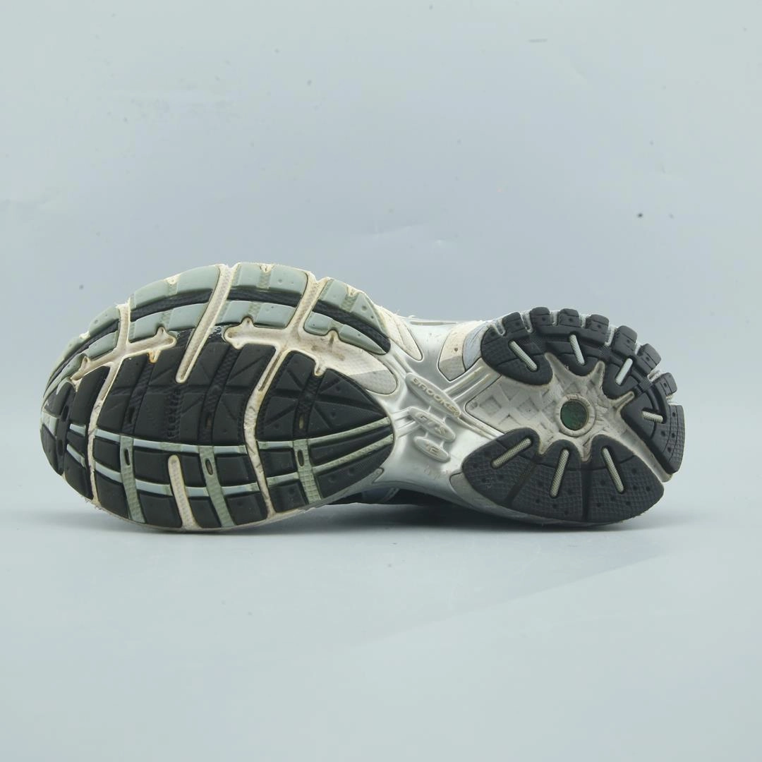 BROOKS ADRENALINE GTS 12 lightweight running shoe photos