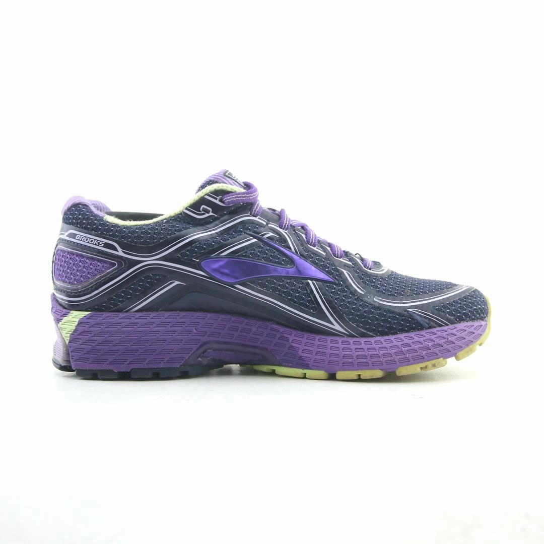 BROOKS ADRENALINE GTS 16 Brooks running shoe close-ups