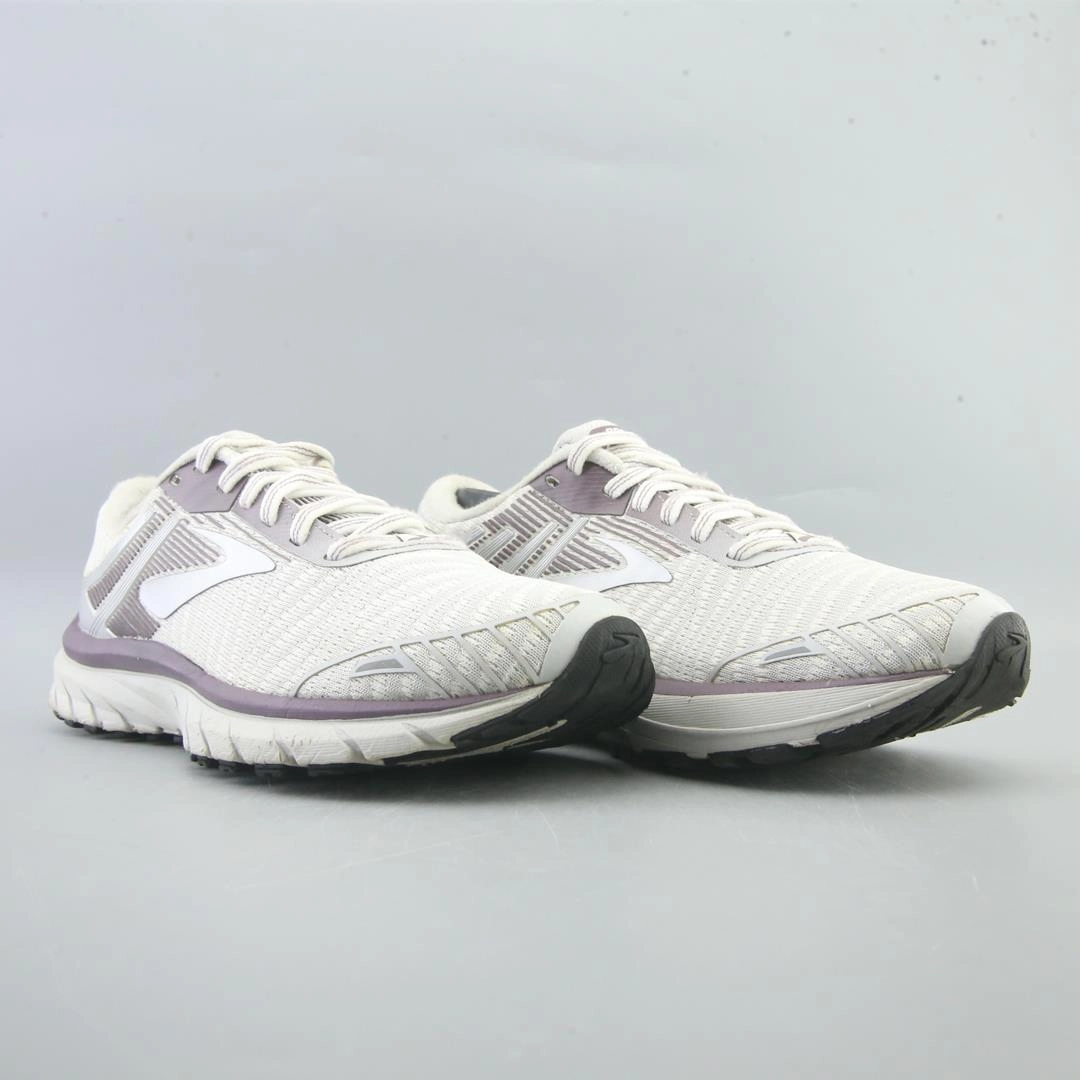 BROOKS ADRENALINE GTS 18 Brooks running shoe close-ups
