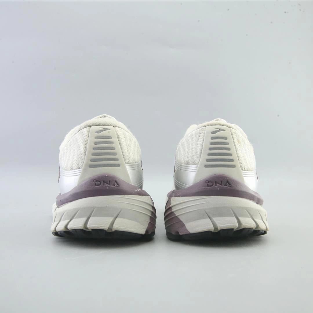 BROOKS ADRENALINE GTS 18 Brooks running shoe close-ups
