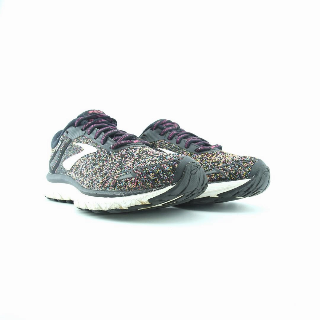 BROOKS ADRENALINE GTS 18 Brooks trainer design images
