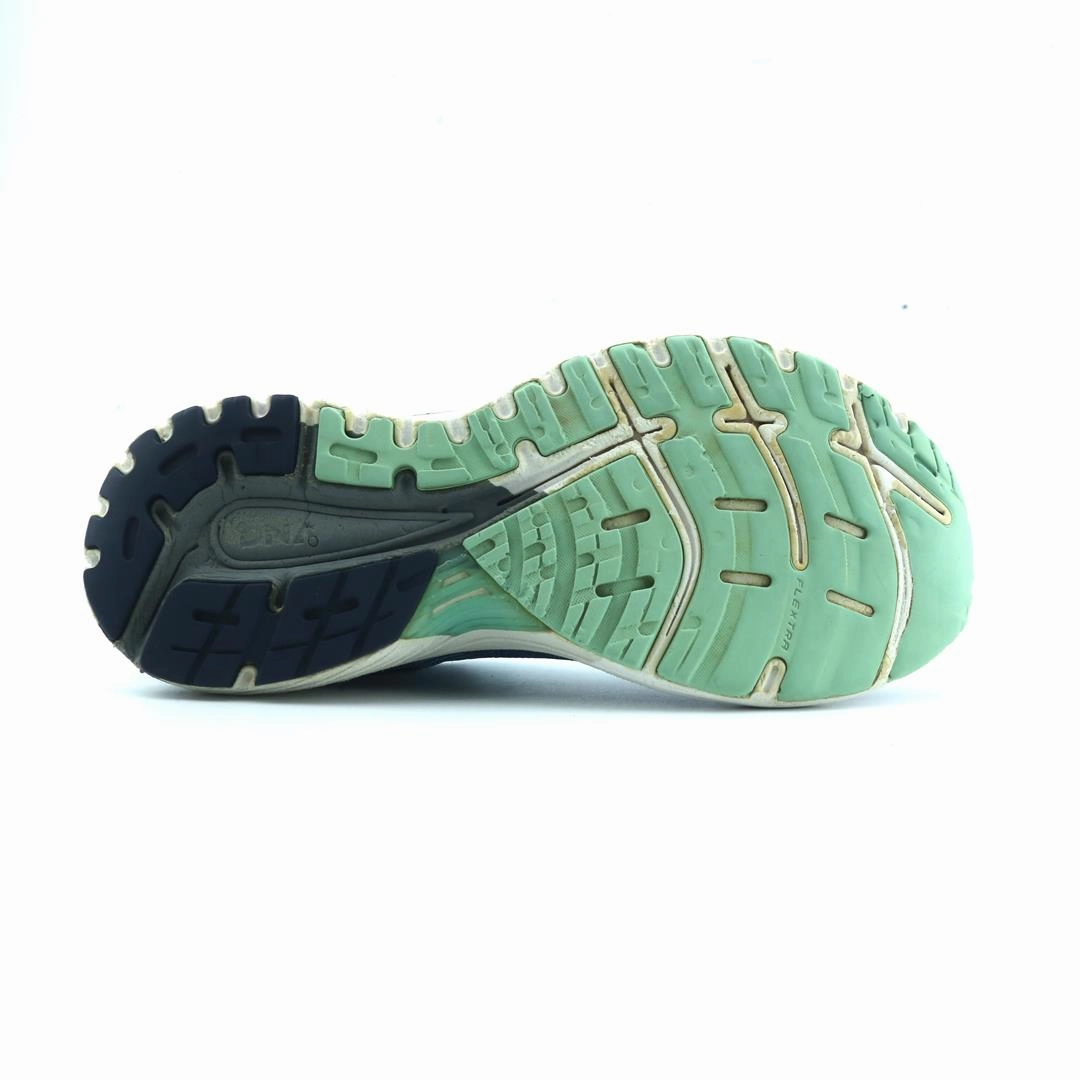 BROOKS ADRENALINE GTS 18 performance running shoe visuals