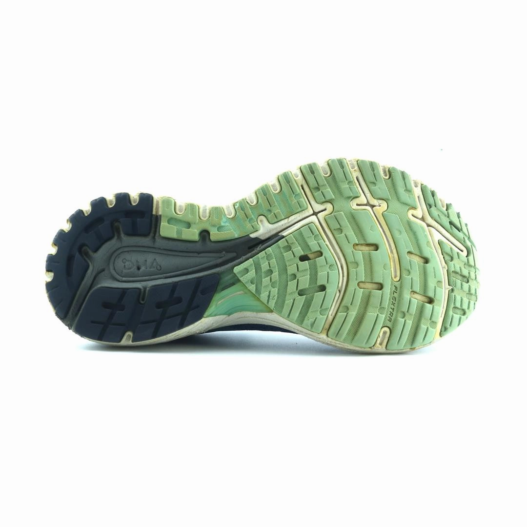 BROOKS ADRENALINE GTS 18 performance running shoe visuals