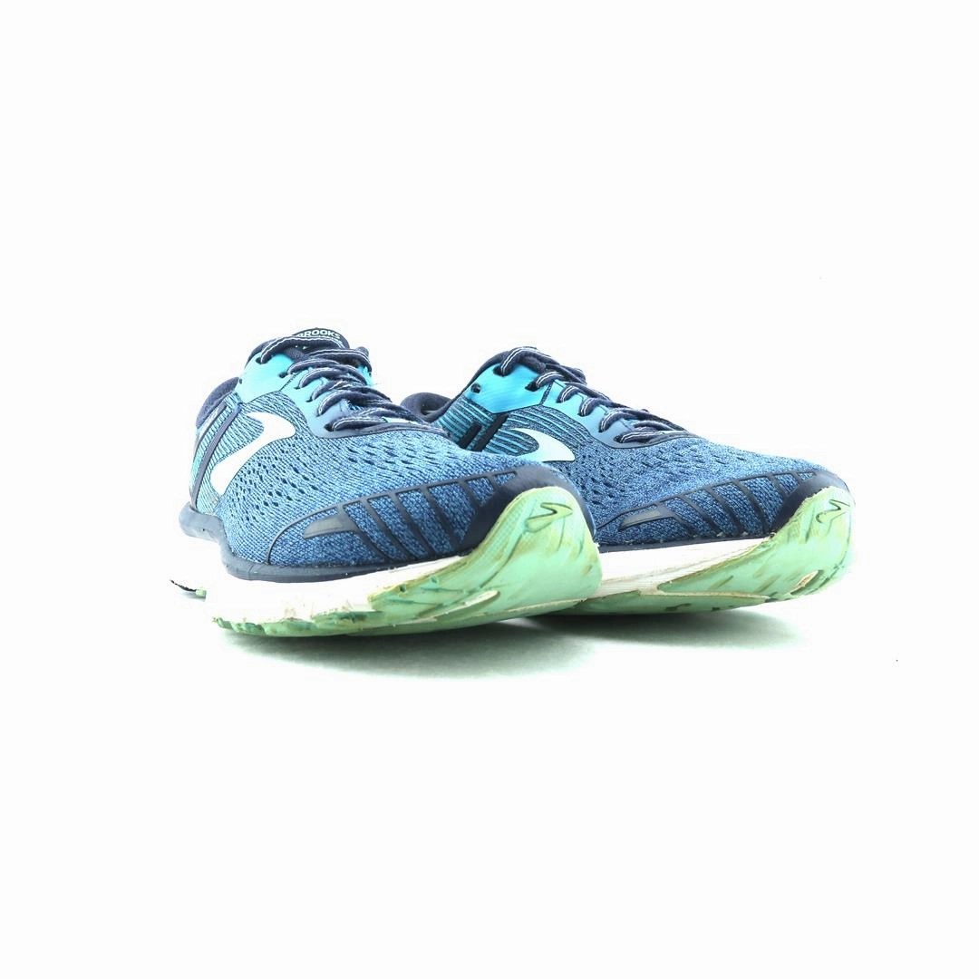BROOKS ADRENALINE GTS 18 performance running shoe visuals