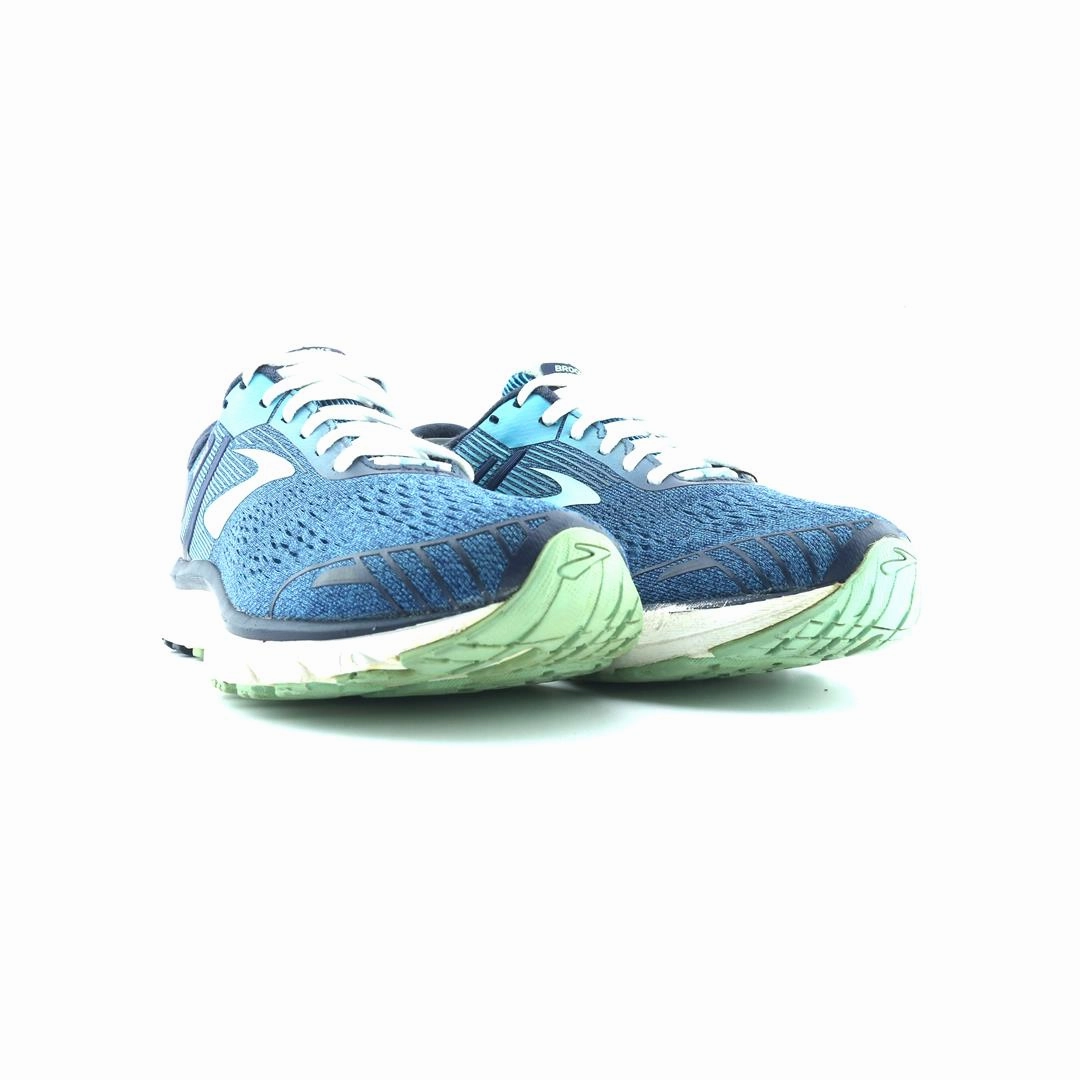 BROOKS ADRENALINE GTS 18 performance running shoe visuals