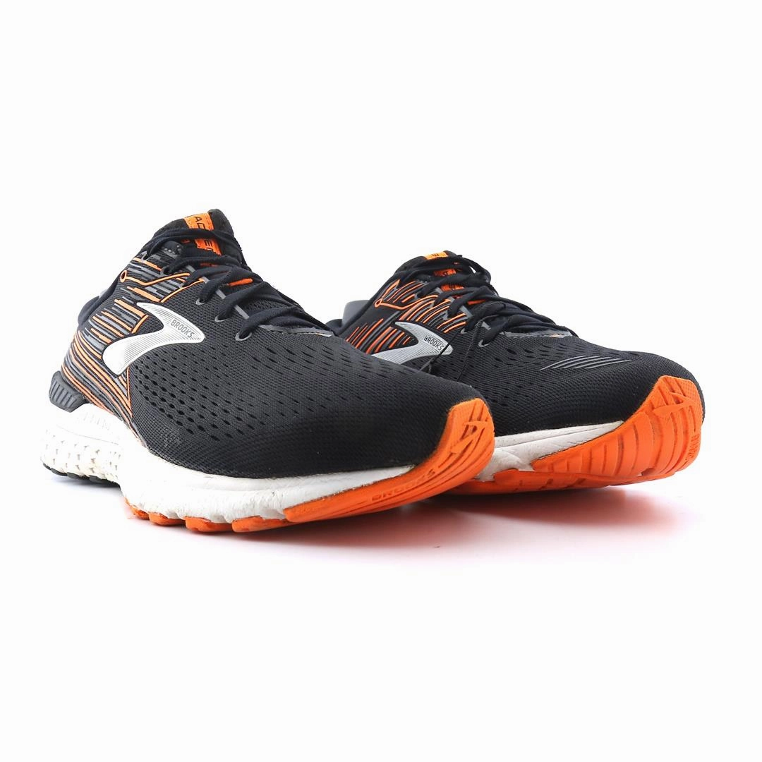 BROOKS ADRENALINE GTS 19 Brooks running shoe close-ups