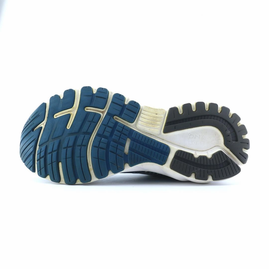 BROOKS ADRENALINE GTS 19 performance running shoe visuals