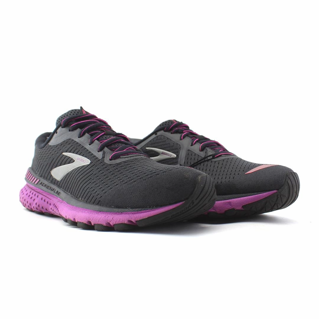 BROOKS ADRENALINE GTS 20 Brooks running footwear shots
