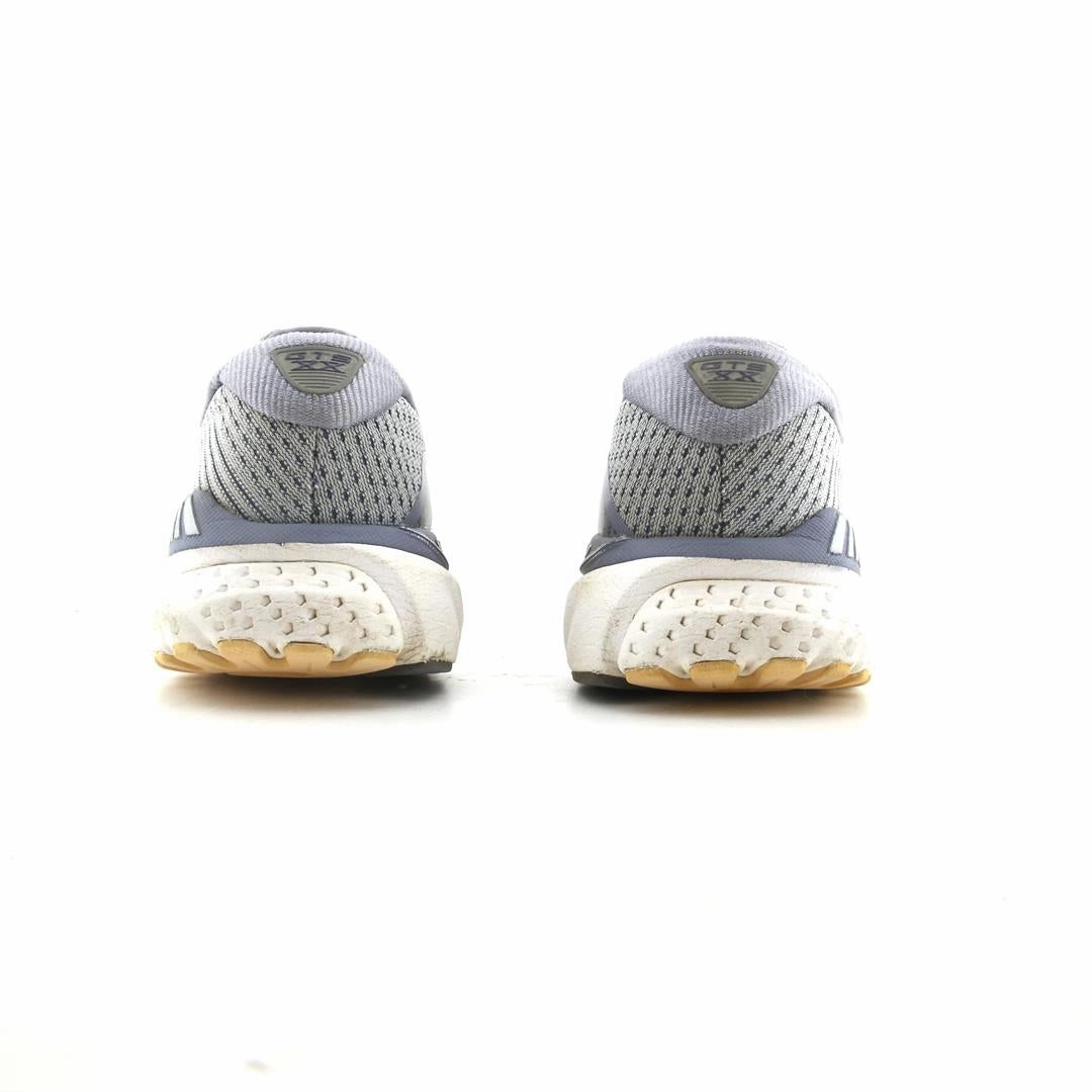 BROOKS ADRENALINE GTS 20 Brooks running shoe close-ups
