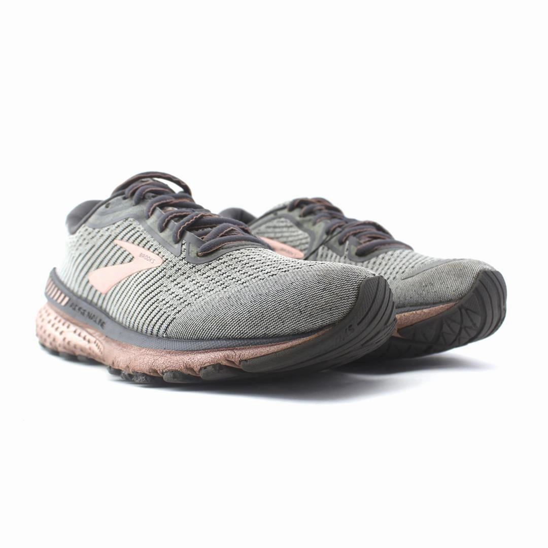 BROOKS ADRENALINE GTS 20 Brooks running shoe close-ups