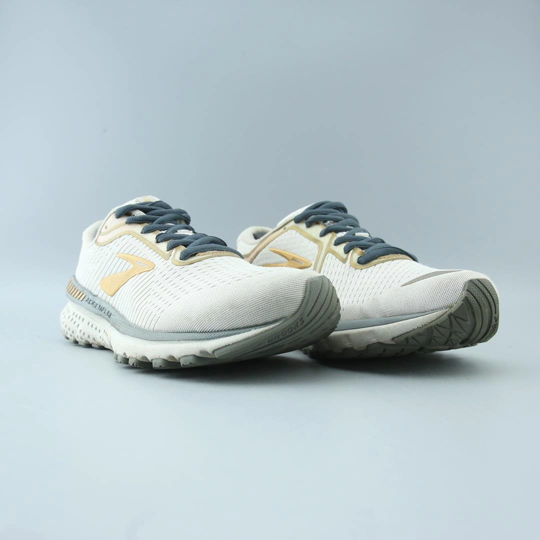 BROOKS ADRENALINE GTS 20 performance running shoe visuals