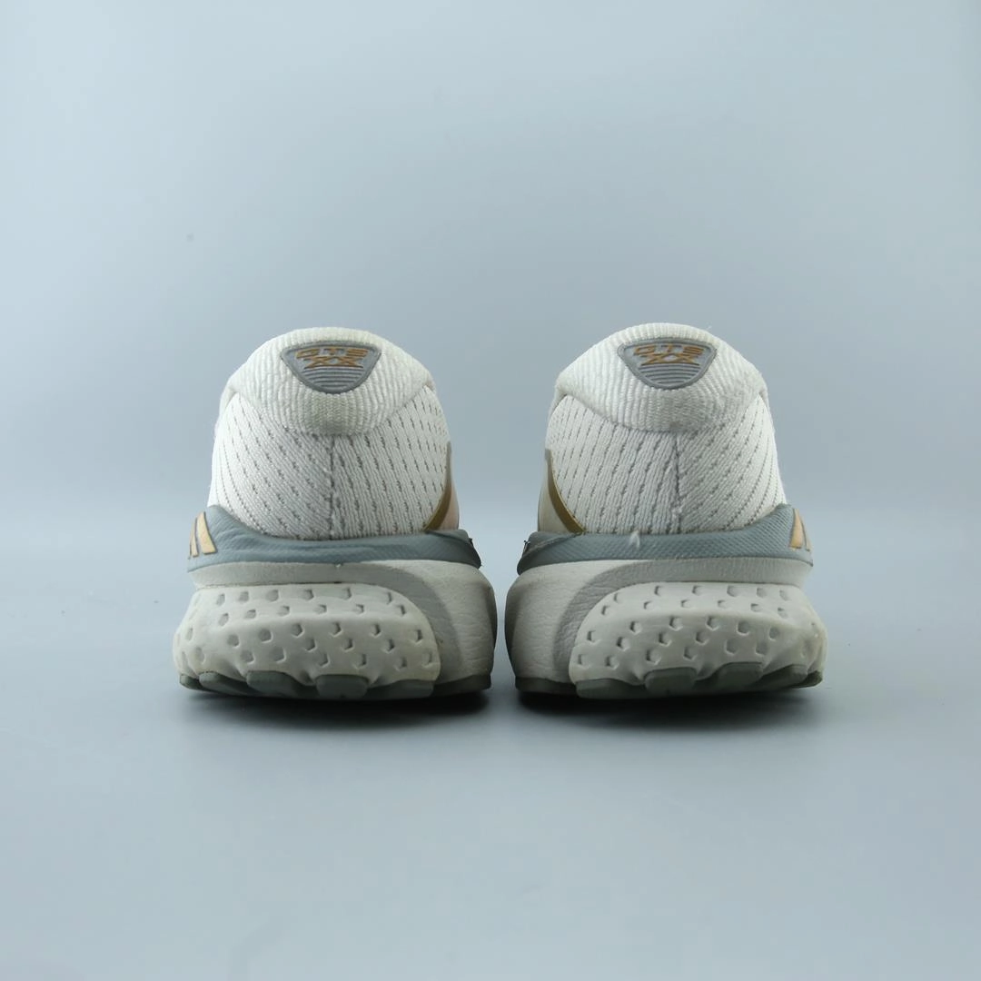 BROOKS ADRENALINE GTS 20 performance running shoe visuals