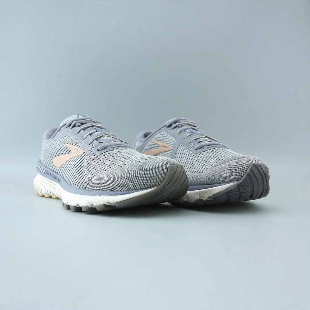 BROOKS ADRENALINE GTS 20 performance running shoe visuals