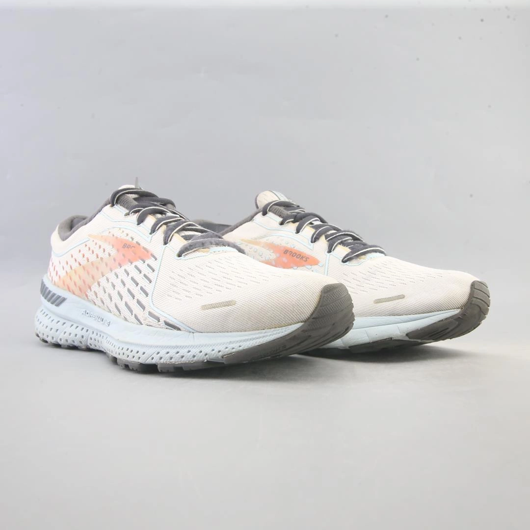 BROOKS ADRENALINE GTS 21 Brooks running footwear shots