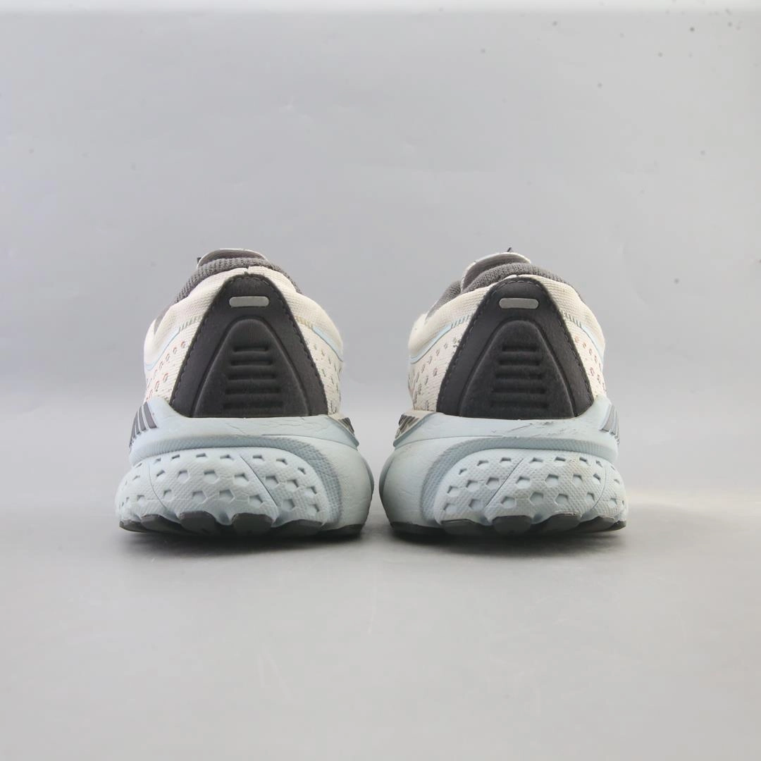 BROOKS ADRENALINE GTS 21 Brooks running footwear shots