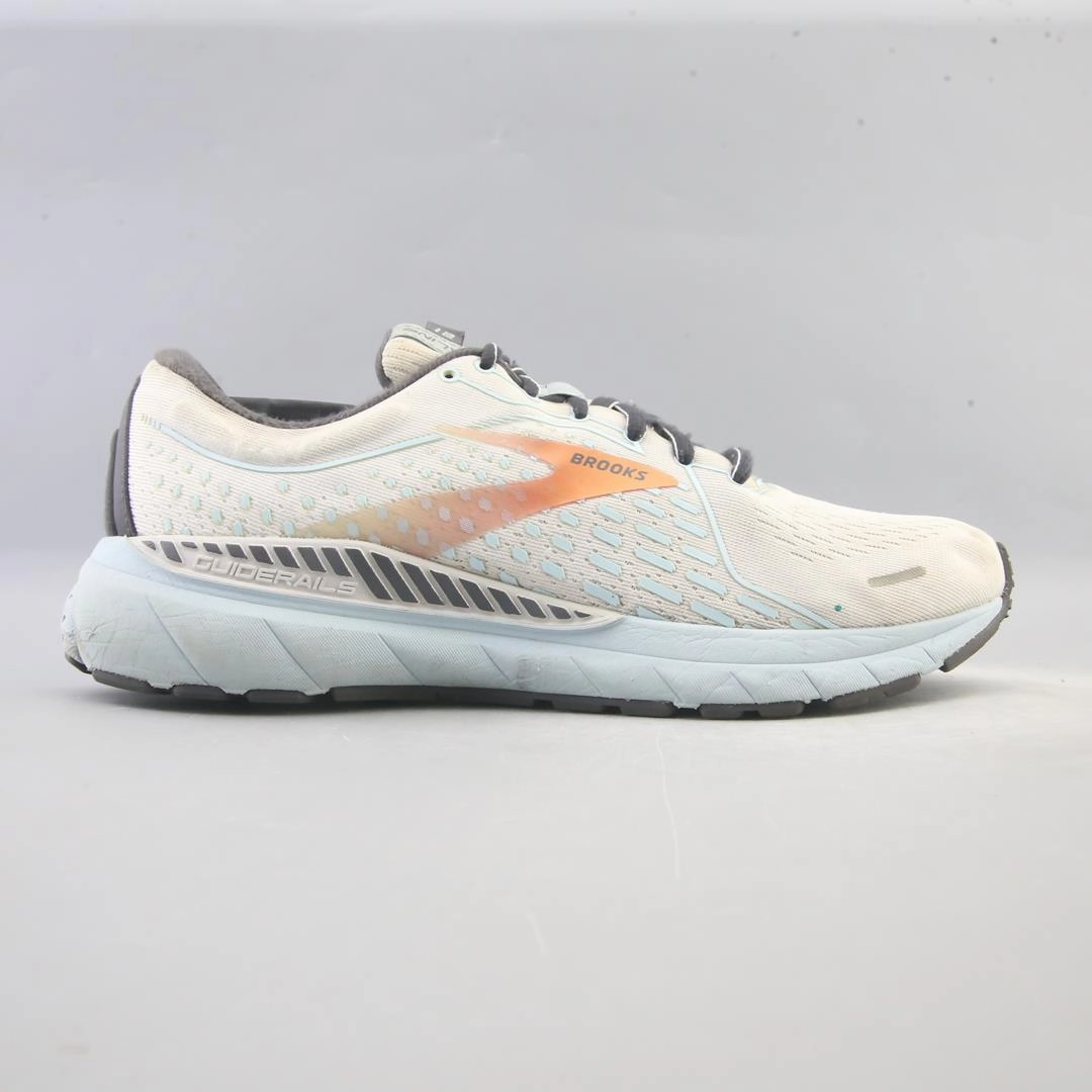BROOKS ADRENALINE GTS 21 Brooks running shoe close-ups