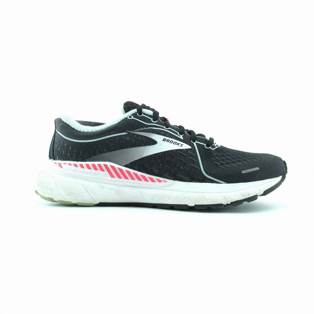 BROOKS ADRENALINE GTS 21 Brooks trainer design images