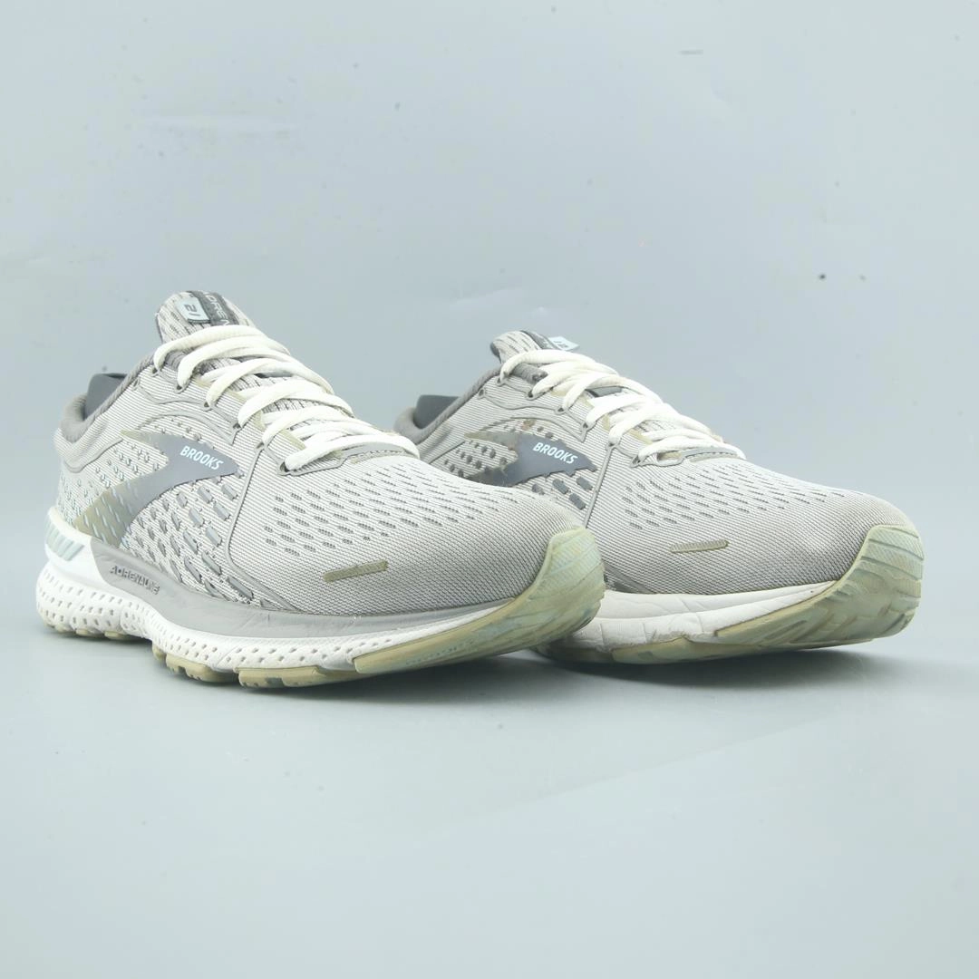 BROOKS ADRENALINE GTS 21 lightweight running shoe photos
