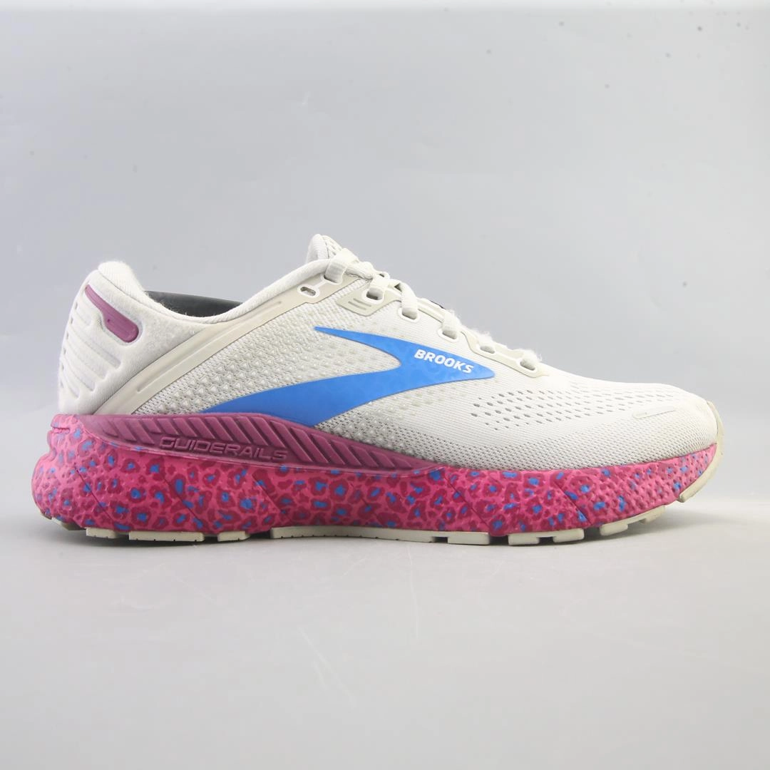 BROOKS ADRENALINE GTS 22 Brooks running footwear shots