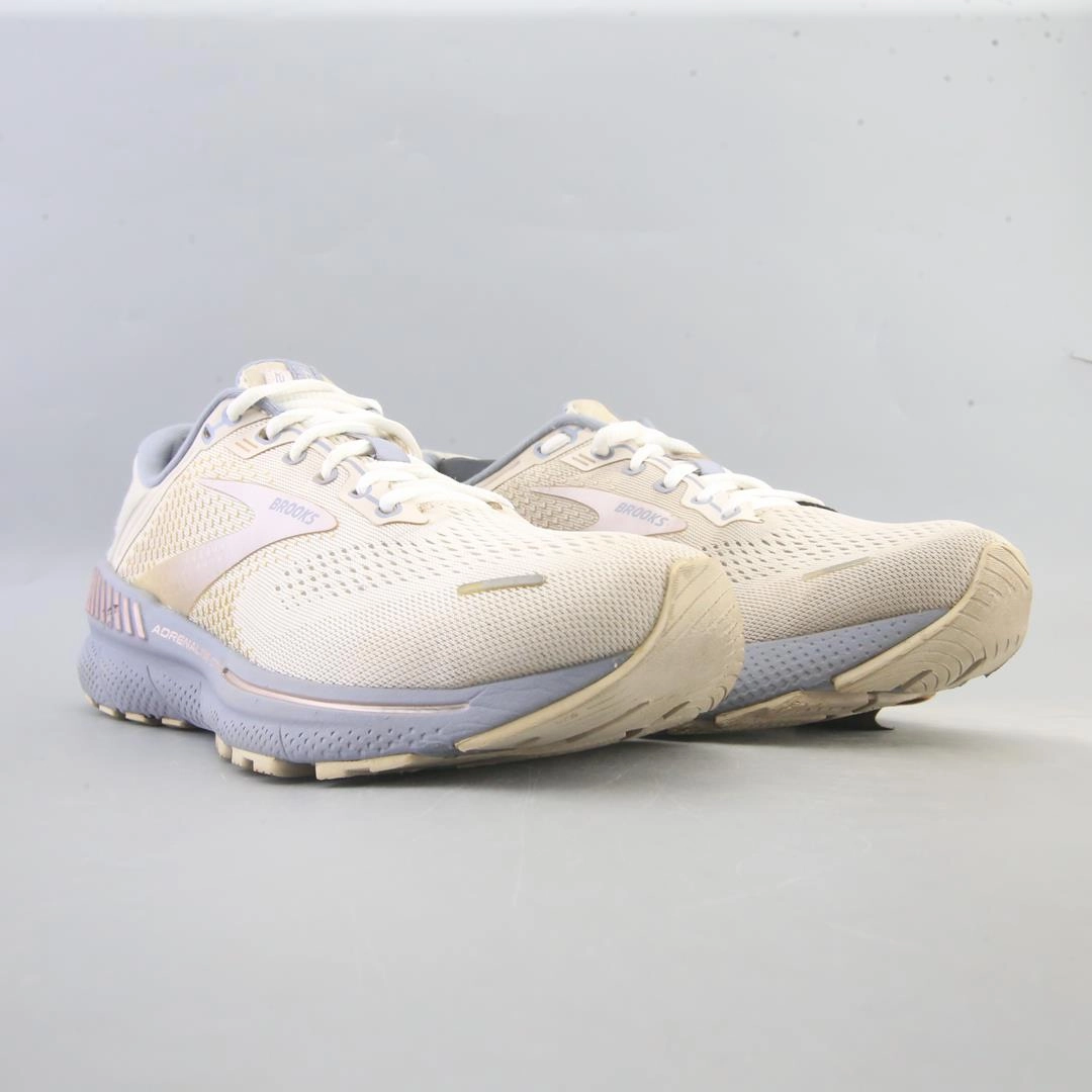BROOKS ADRENALINE GTS 22 Brooks running footwear shots