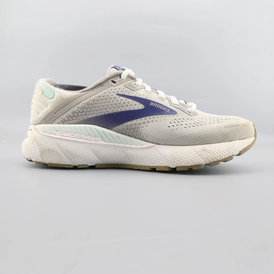 BROOKS ADRENALINE GTS 22 Brooks running footwear shots