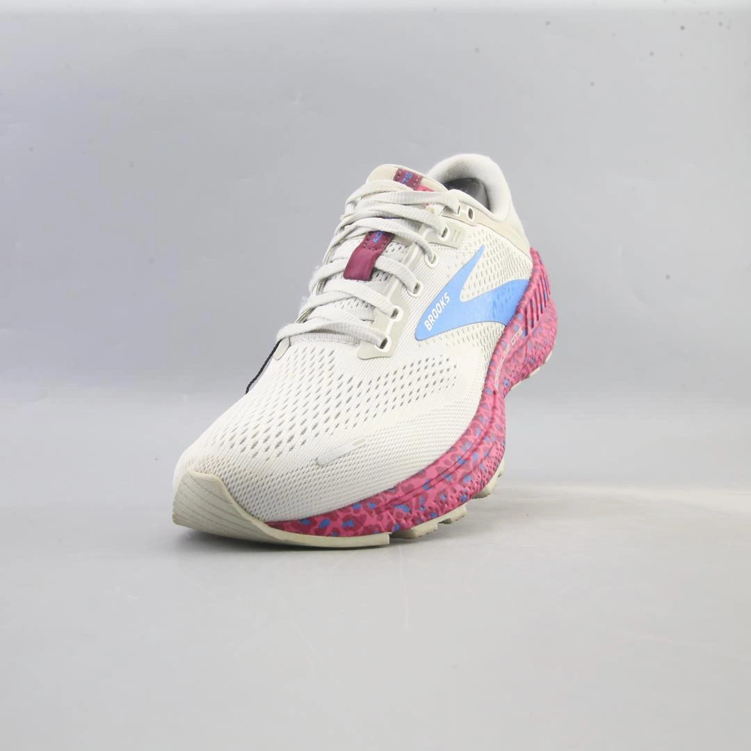 BROOKS ADRENALINE GTS 22 Brooks running footwear shots