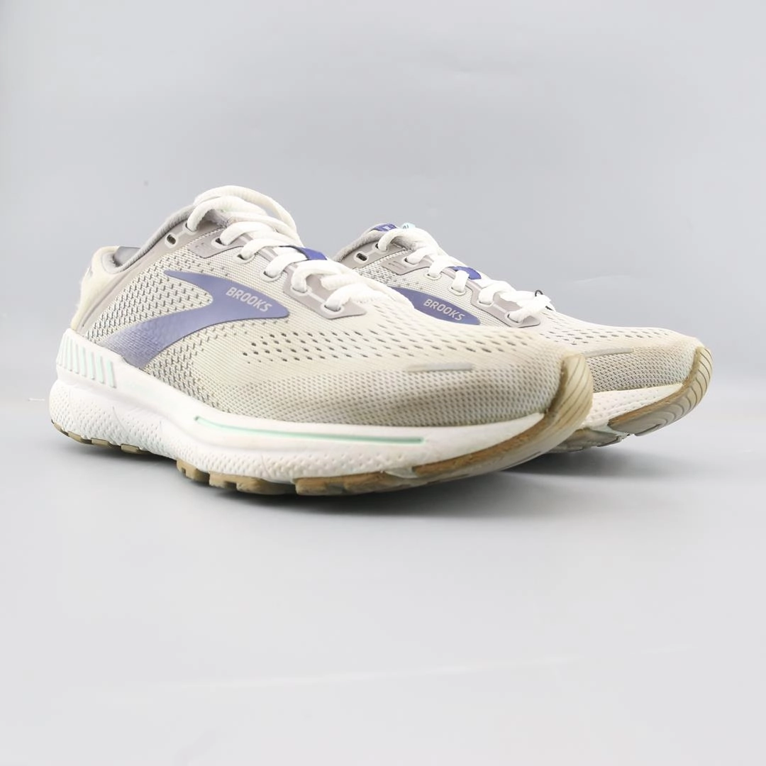 BROOKS ADRENALINE GTS 22 Brooks running footwear shots