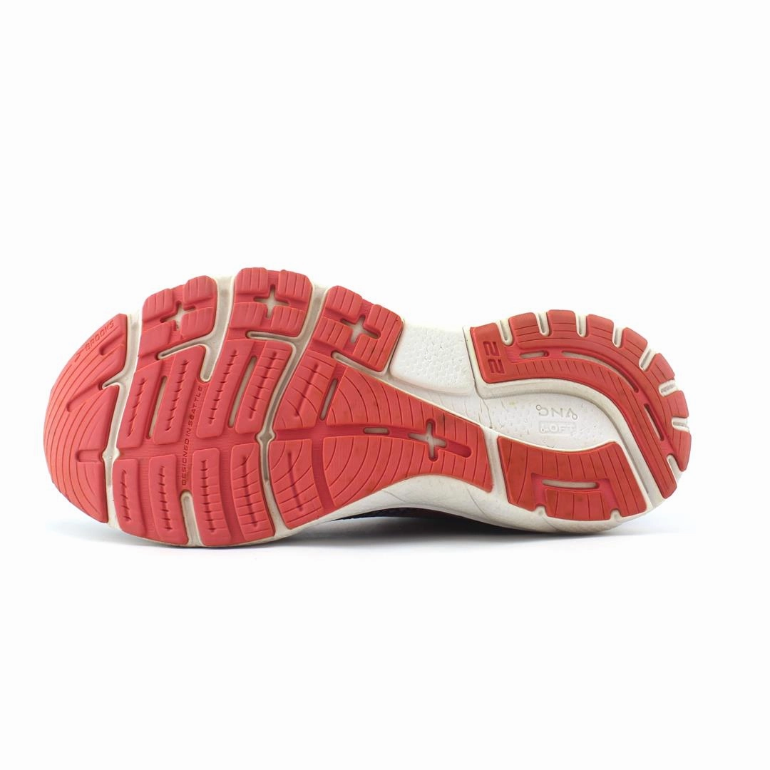 BROOKS ADRENALINE GTS 22 Brooks running footwear shots