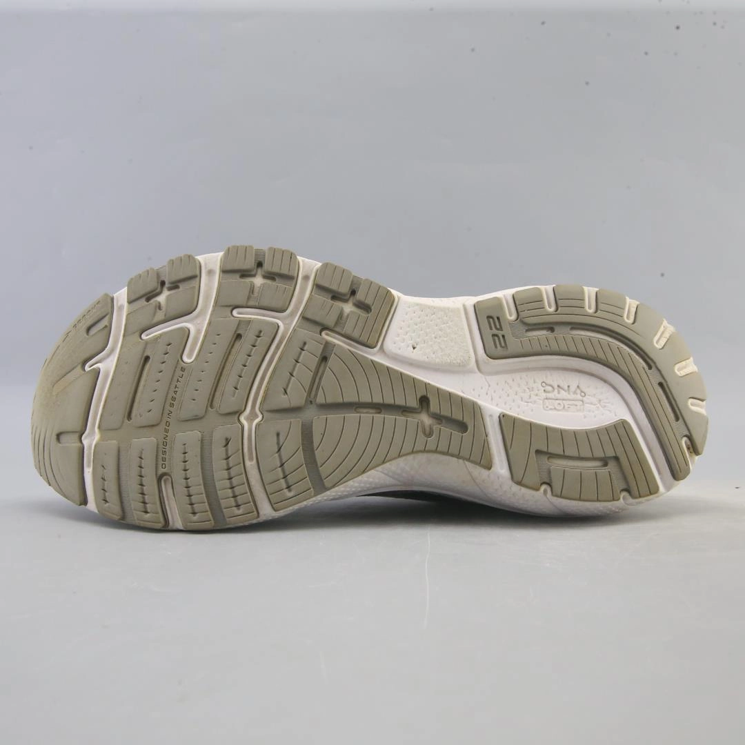 BROOKS ADRENALINE GTS 22 Brooks running footwear shots