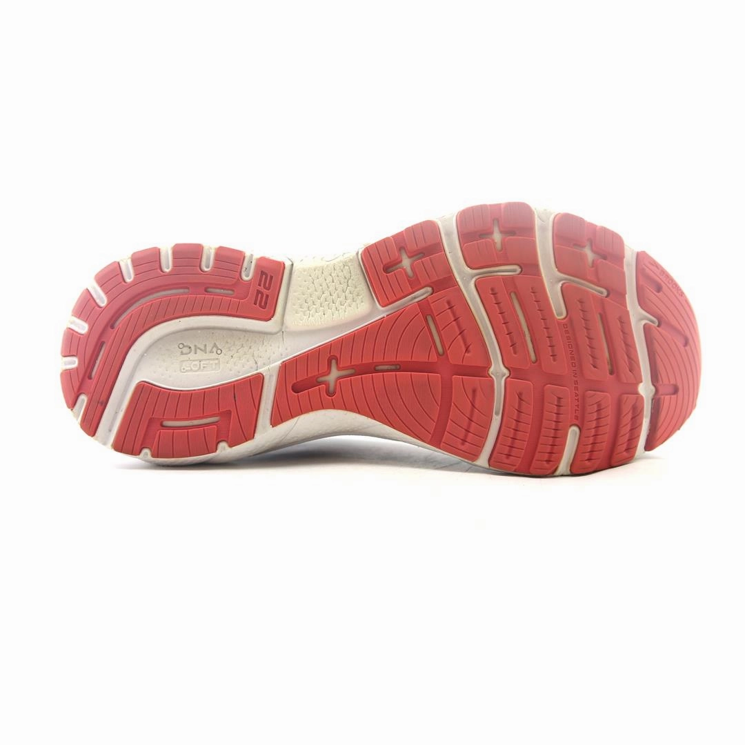 BROOKS ADRENALINE GTS 22 Brooks running footwear shots
