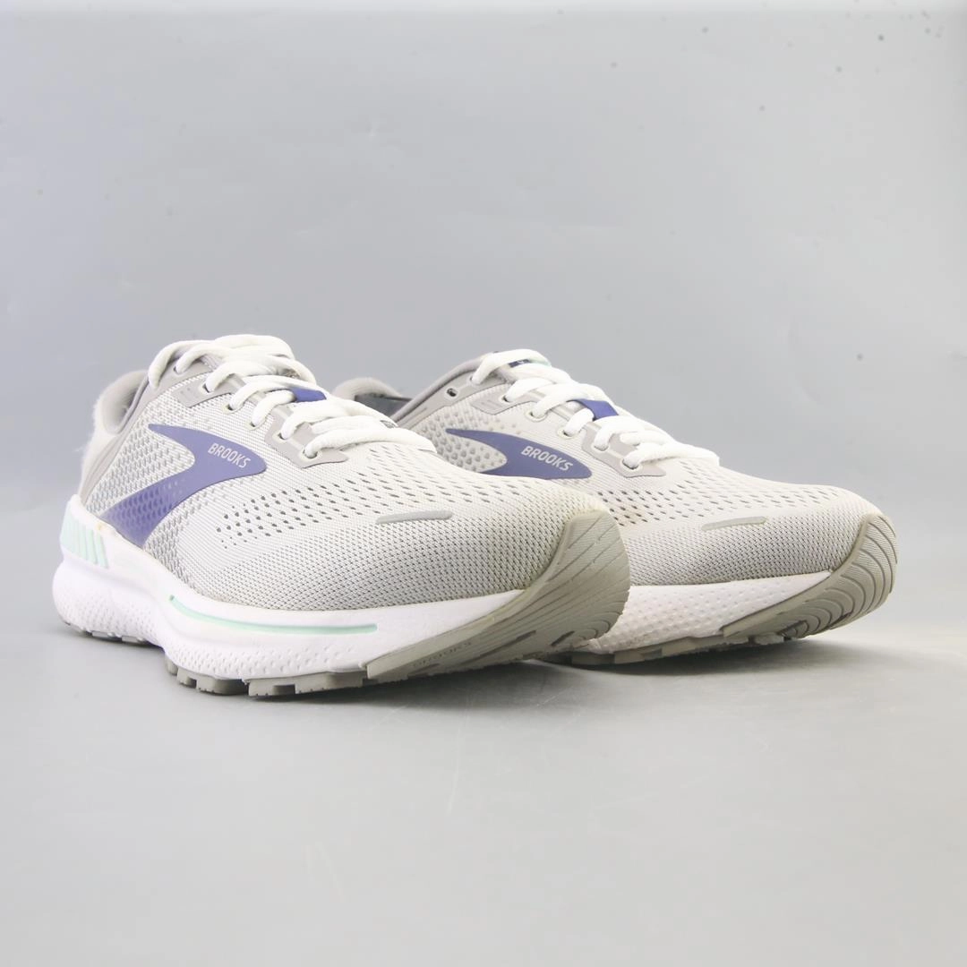 BROOKS ADRENALINE GTS 22 Brooks running footwear shots