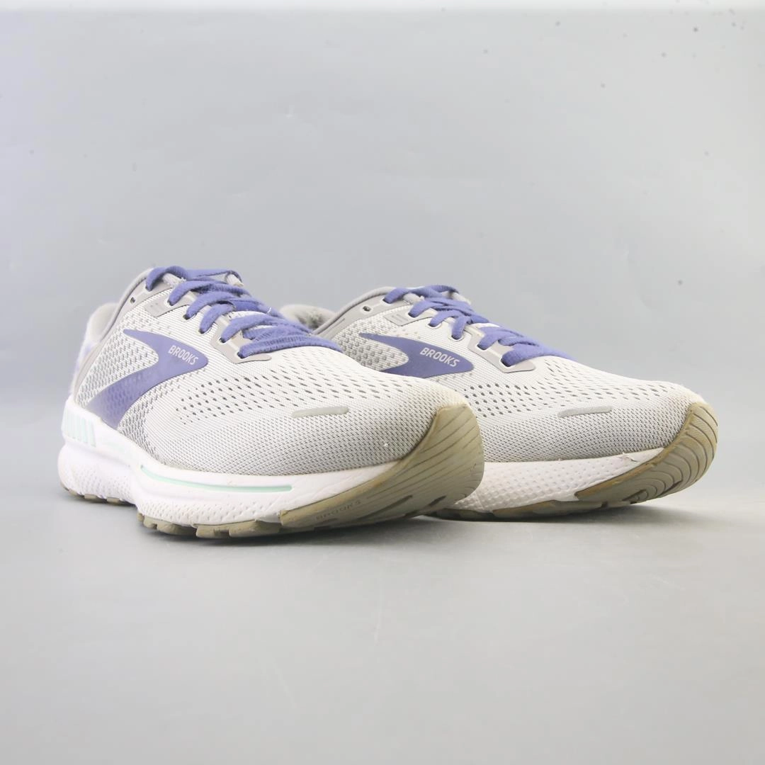 BROOKS ADRENALINE GTS 22 Brooks running footwear shots