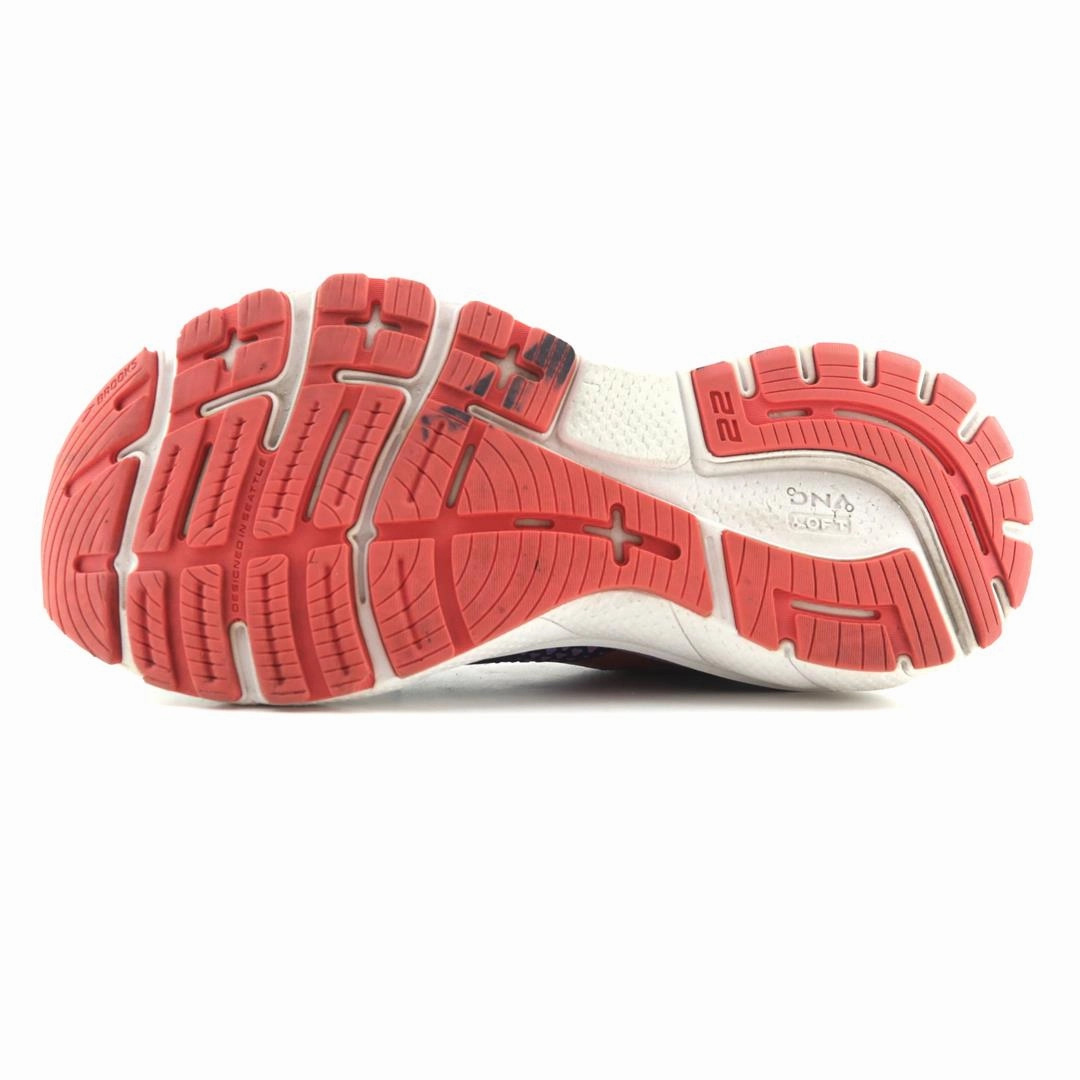BROOKS ADRENALINE GTS 22 Brooks running shoe close-ups