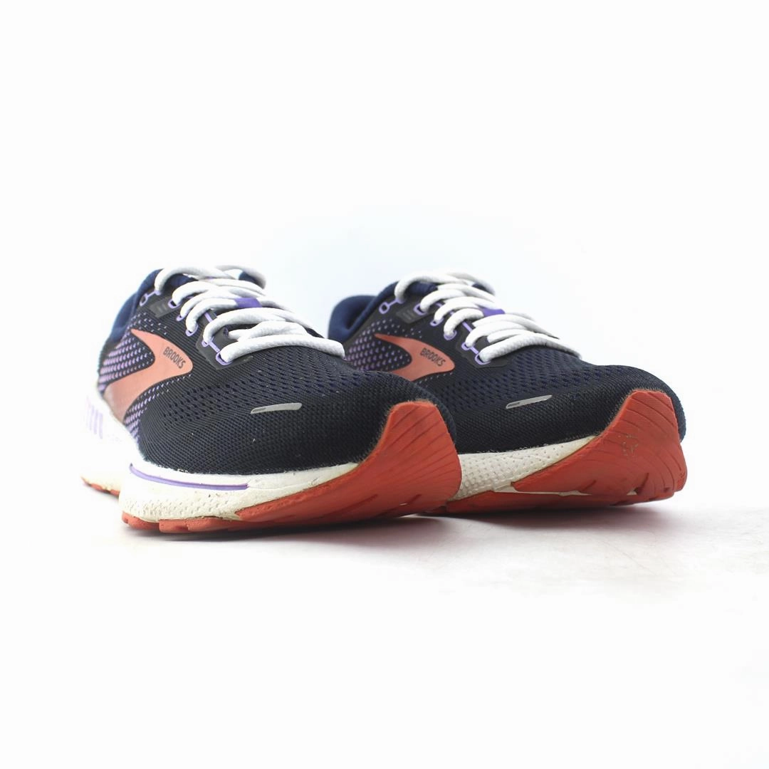 BROOKS ADRENALINE GTS 22 Brooks running shoe close-ups
